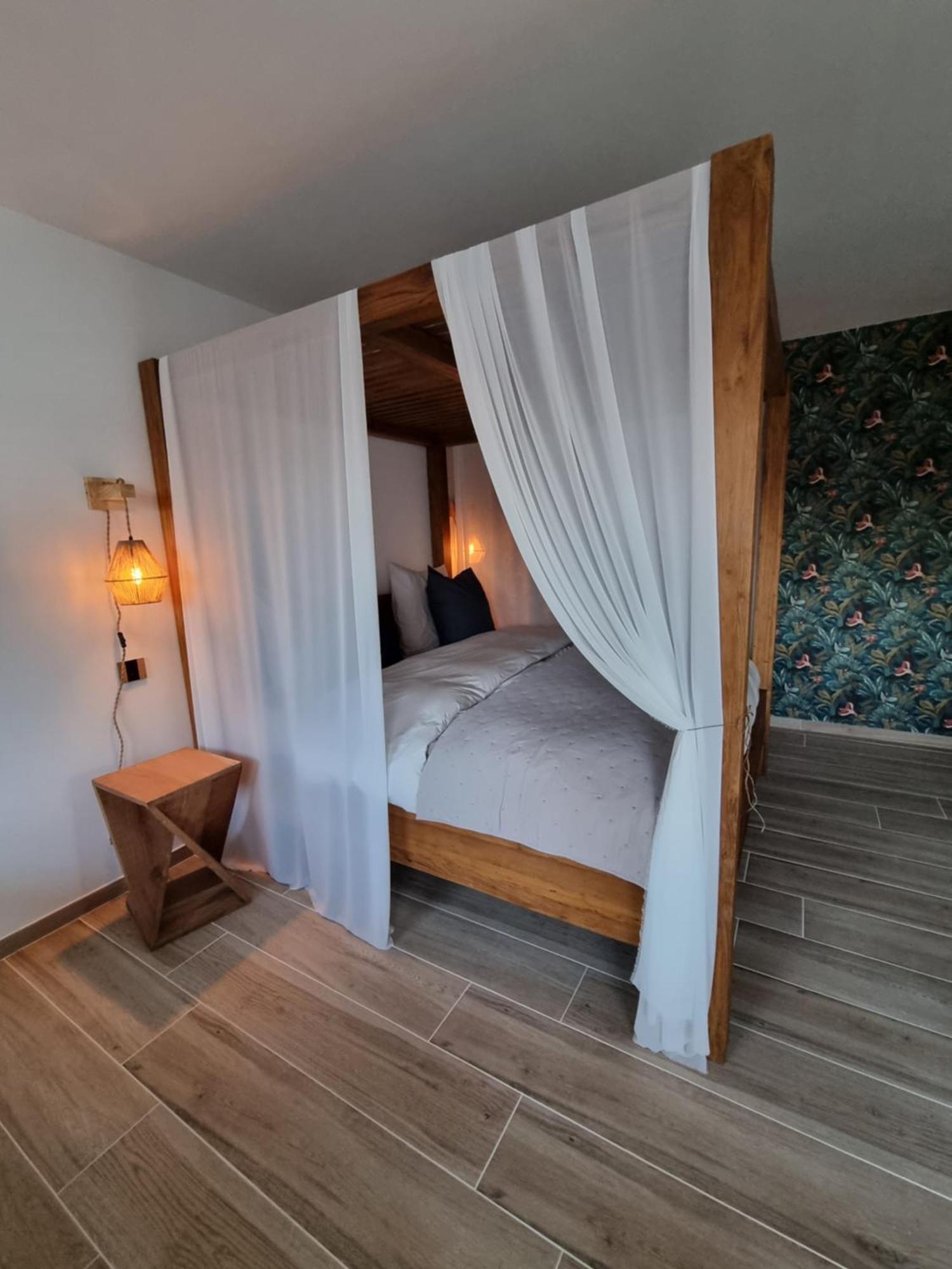 Le Cocoon - Jacuzzi, Sauna Et Piscine Privee Carpentras Exterior photo